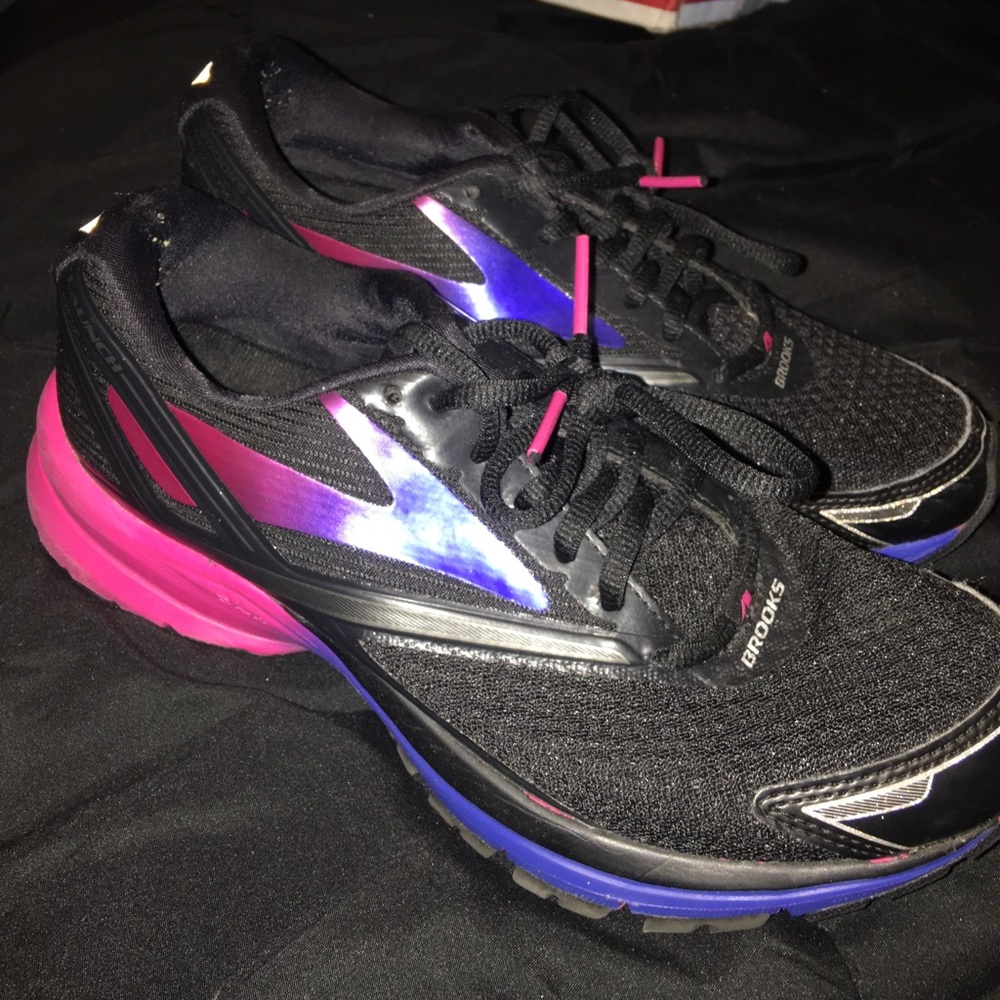 Brooks tennis shoes